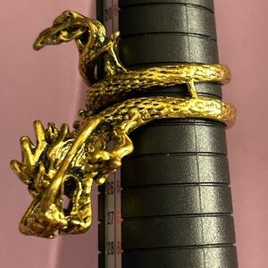 Fierce Dragon Ring, Goldtone, w talons, teeth, spiky tail sz 10-10.5 (photos*)